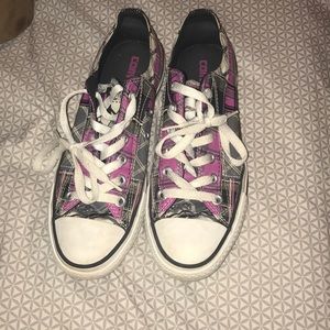 Plaid low rise converse